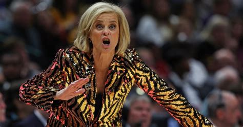 Kim Mulkey ejected following heated exchange with officiating crew - On3