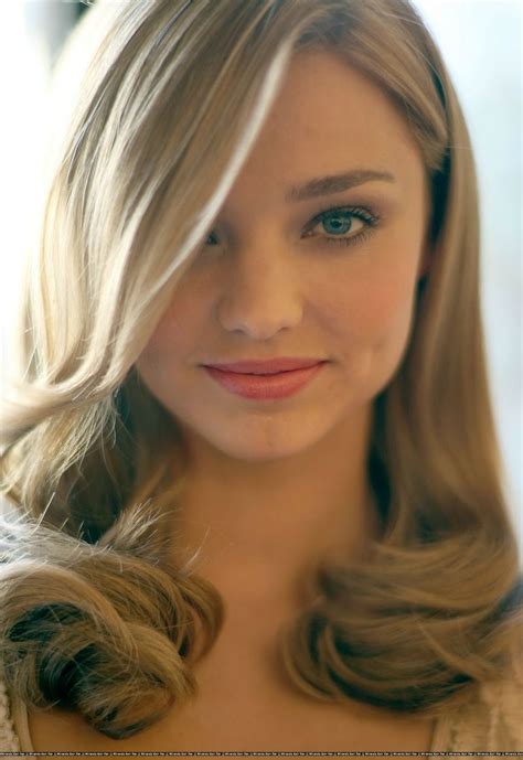 Miranda Kerr Light Wavy Hair Miranda Kerr Hair Styles Hair