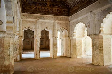 beautiful view  orchha palace fort raja mahal  chaturbhuj temple