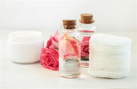 Para qué sirve el agua de rosas 9 usos increíbles