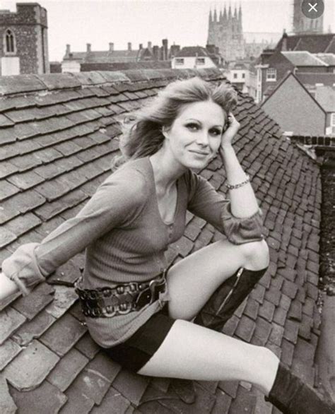 Abfabs Joanna Lumley In Her 60s Modelling Days R Oldschoolcool