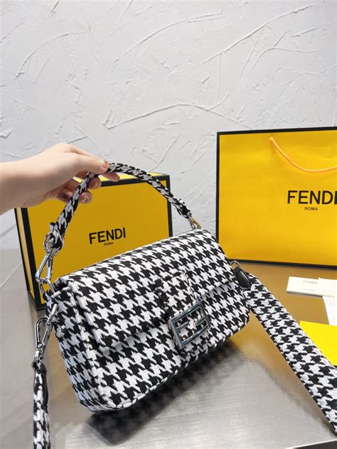 Fendi Сумка - купить с доставкой по выгодным ценам в интернет-магазине ...