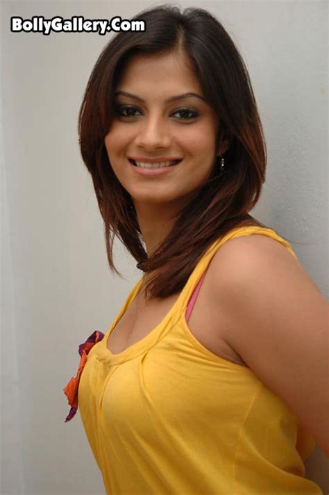 SOUTH INDIAN ACTRESS CUTE AND HOT PICTURE Sindhu Thulani