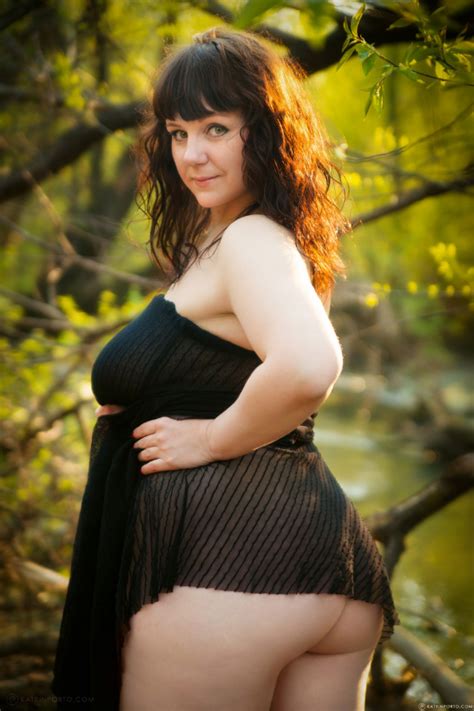 Busty Brunettes Stunning Chubby MILF Shows Off Her Gorgeous Curves All Nude Outdoors