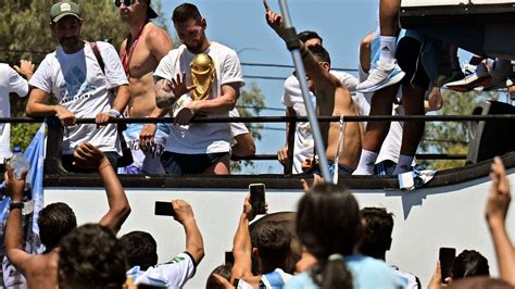 Argentina world champion: Messi welcomed as a hero in front of his ...