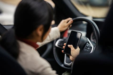 Distracted Driving Accidents How Many Are There What Causes Them