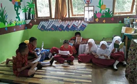 20 Contoh Pojok Baca Kelas untuk SD, SMP dan SMA - KOSNGOSAN