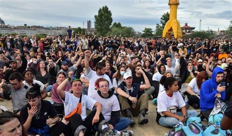 Replay Vidéos à Nantes énormément De Monde à La Marche Blanche