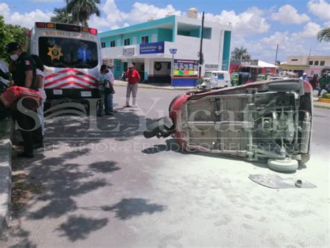 VUELCA MOTOTAXI AL SER IMPACTADO POR UN AUTOMÓVIL AL ORIENTE DE MÉRIDA