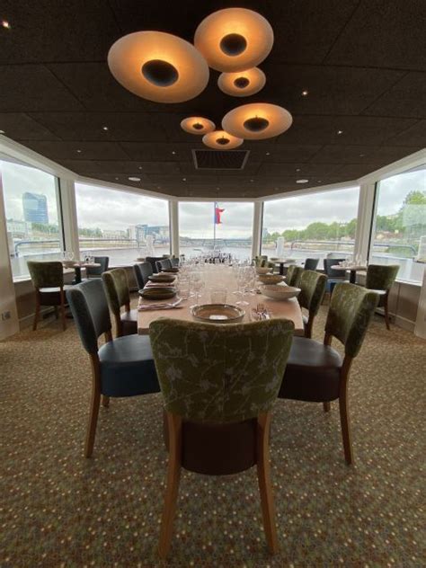 Paris: Romantic Cruise with 3-course Dinner on Seine River | GetYourGuide