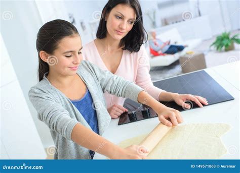 Bonding between Mother and Daughter Stock Image - Image of parent, cake: 149571863