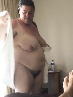 Exposed Unaware BBW Wife Sal Completely Naked Foto Porno AmaPorn