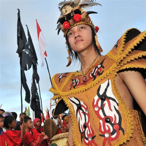 Suku Dayak, Identitas Khas Kalimantan