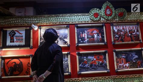 Foto Megawati Soekarnoputri Sambangi Pameran Karya Terbaik Pewarta