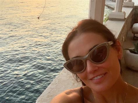 Demi Moore demuestra que para sentirse bella no hay edad y posa en bikini a sus años