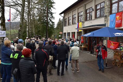 Odkritje spominske plošče Sv Primož na Pohorju FOTO Koroške Novice