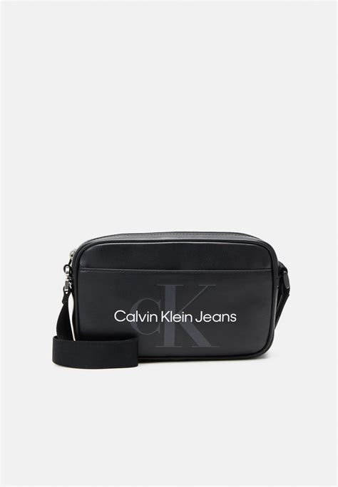 Calvin Klein Jeans Monogram Soft Camera Bag Unisex Umhängetasche Blackschwarz Zalandode