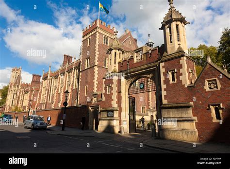 Gate House entrance to Lincoln's Inn from Lincoln's Inn Fields, London ...