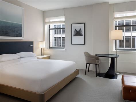 Hotel Rooms in Chicago’s Downtown Loop | Hyatt Centric The Loop Chicago