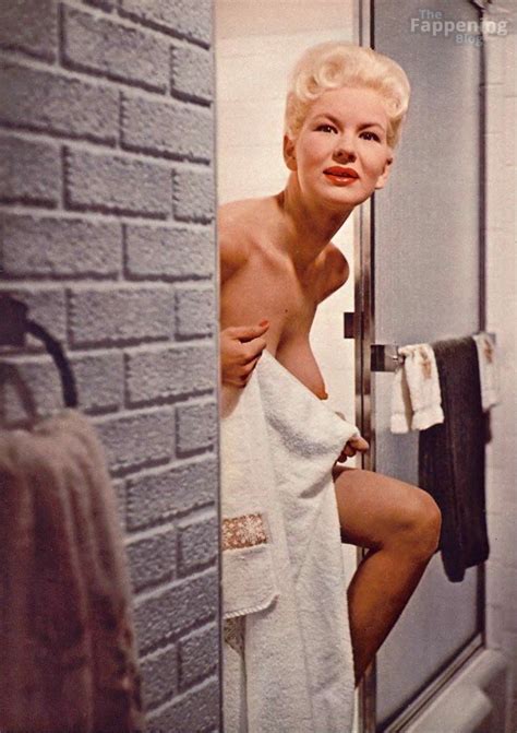 Janet Pilgrim Nude Sexy Photos TheFappening