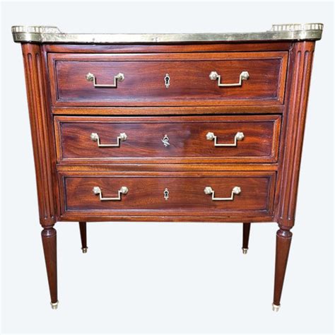 Petite Commode En Acajou De Style Louis Xvi C Antikeo