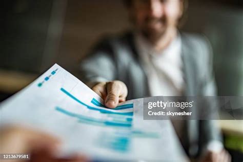 Giving Report Photos and Premium High Res Pictures - Getty Images 