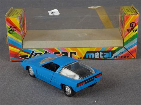 Norev jet car métal Camargue bertone couleur bleue neuf en boite