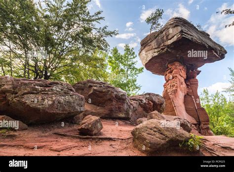 Teufelstisch Hinterweidenthal Pfalz Deutschland Stockfotografie Alamy