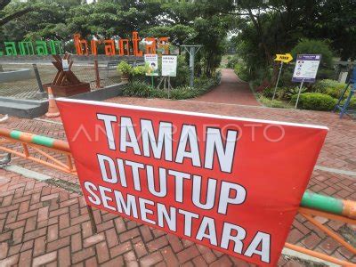 PENUTUPAN TAMAN DI KOTA KEDIRI ANTARA Foto