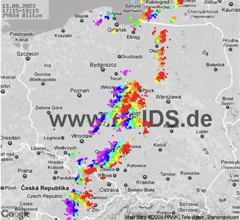 Silne burze nad Polską Pada grad do 3 cm średnicy wieje silny wiatr