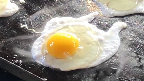 How To Cook Eggs To A Perfect Over Easy Youtube