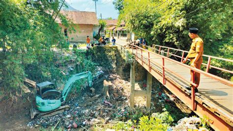 Tak Kunjung Diperbaiki Dputr Kabupaten Cirebon Pemdes Penpen Bangun