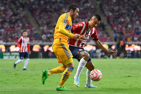 El Curioso Toqueteo Entre Un Futbolista De Chivas De Guadalajara Y