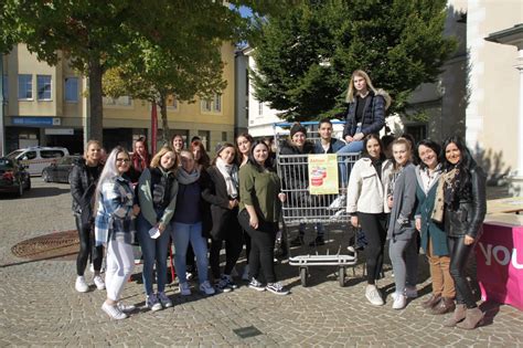 Schüler sammelten 2 3 Tonnen Lebensmittel für Kärntner in Not in 5