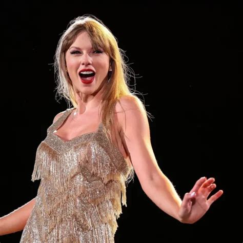 Taylor Swift tem festa organizada por fãs para lançamento de The