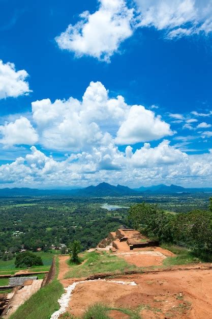 Fortaleza De La Roca Del Le N De Sigiriya En Sri Lanka Foto Premium