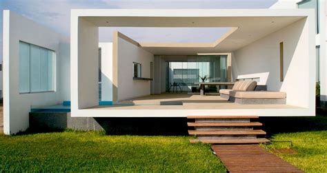 Diseño de moderna casa de playa, amplios interiores orientados hacia el ...