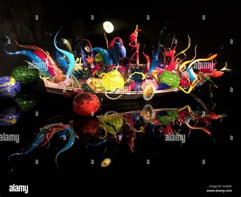 Chihuly glass sculptures on exhibits at Chihuly Garden and Glass Museum ...