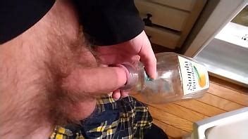 Orinando En Botella De Limonada XVIDEOS