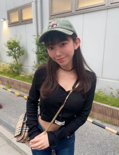 Danh tính hot girl Nhật Bản có gương mặt trẻ thơ đến bất ngờ