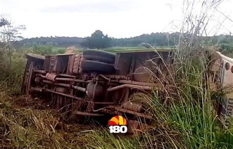 Nibus Escolar Tomba Alunos Ap S Problema Mec Nico Em Barras