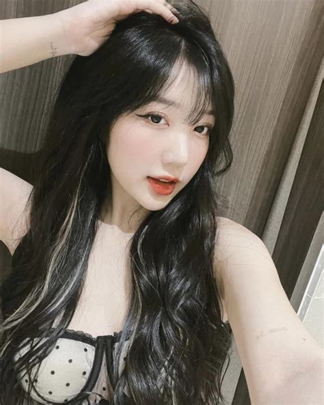 Hot TikToker Bích Tuyền là ai Loạt ảnh khoe nhan sắc rạng rỡ ở tuổi 20