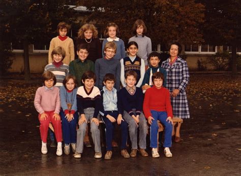 Photo De Classe Cm De Ecole Louise Macault Laon Copains D Avant