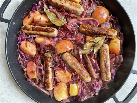 Skillet Sausages With Red Cabbage And Apples Blogs Outback Barbecues