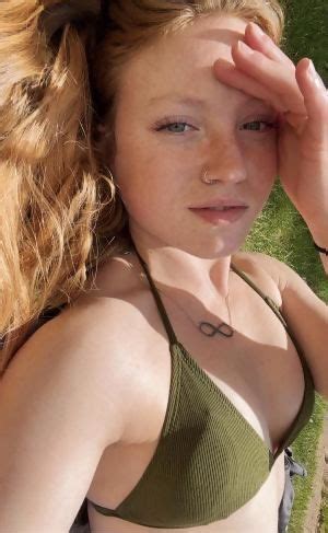 PornPic XXX Ginger In Green Bikini