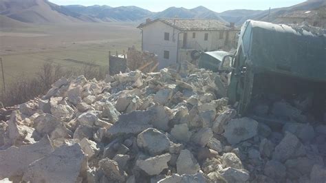 La ricostruzione a Castelluccio dopo tre anni è un miraggio