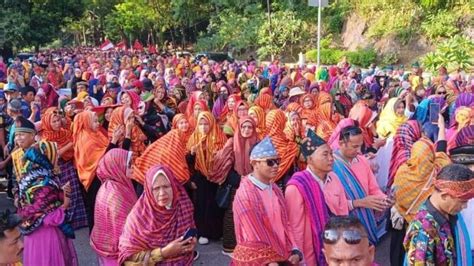 Pawai Rimpu Mantika Di Bima Diikuti Puluhan Ribu Peserta Ada Fashion