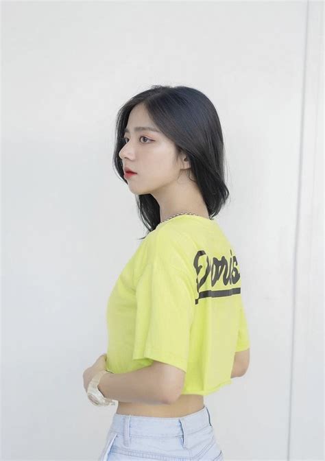 Hot girl Kinh tế Quốc dân bản lĩnh trước những cám dỗ khi nổi tiếng khá sớm Báo Dân trí