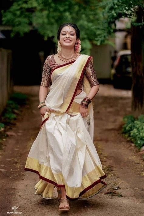 Siazloom Pure Handloom Kerala Saree In MULBERRY SILK Thread With Temple