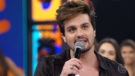 Luan Santana anuncia casamento Jade após 12 anos de namoro e